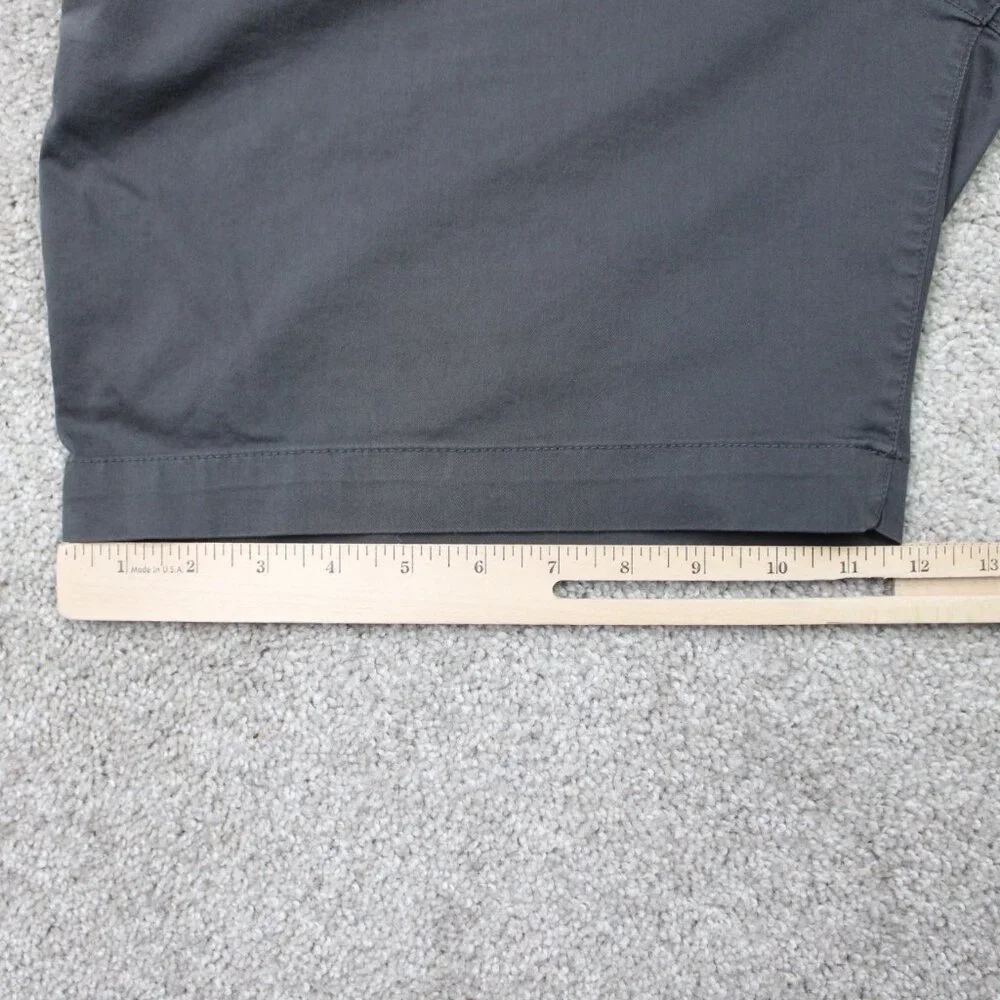 Nike Shorts Mens 36 Gray UV 8